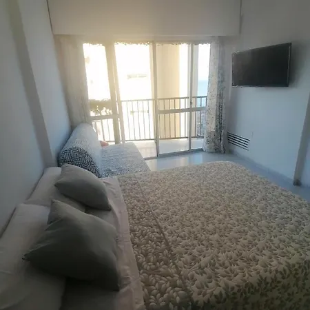 Apartament Lovely In Front Of The Beach. *
